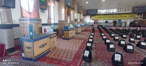 اهدای ۱۵ سری جهیزیه و ۶۰۰ بسته تحصیلی به نیازمندان خوسف