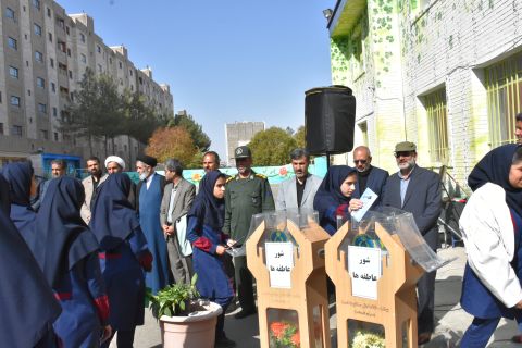 شور عاطفه‌ها برای کمک به دانش آموزان نیازمند در مدارس خراسان‌جنوبی برگزار شد