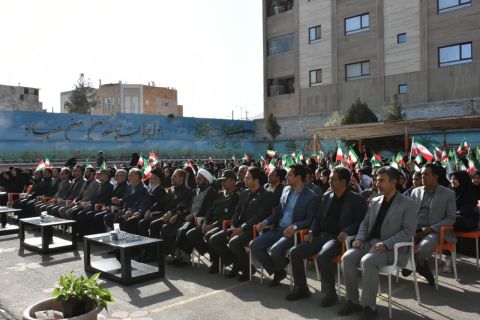 شور عاطفه‌ها برای کمک به دانش آموزان نیازمند در مدارس خراسان‌جنوبی برگزار شد
