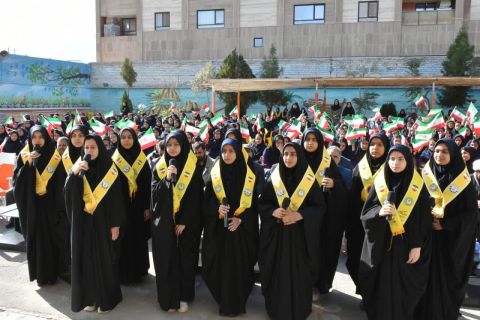 شور عاطفه‌ها برای کمک به دانش آموزان نیازمند در مدارس خراسان‌جنوبی برگزار شد