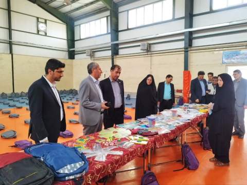 اهدای ۹۰۰ بسته تحصیلی به دانش آموزان نیازمند طبسی 