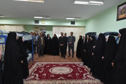 استاندار خراسان‌جنوبی مهمان سفره افطاری دانش‌آموزان مجتمع فرهنگی تربیتی امامت کمیته امداد  