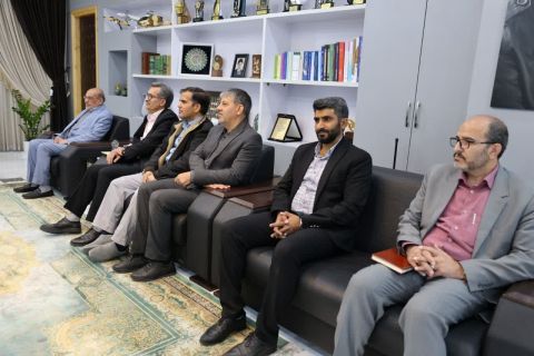 اهدای نشان والی مهر به مدیرعامل موسسه خیریه محکم 