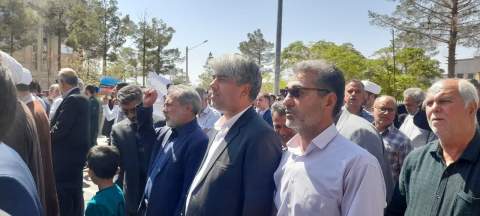 پاسخگویی بی‌واسطه مدیرکل کمیته امداد خراسان جنوبی در میز خدمت نماز جمعه فردوس