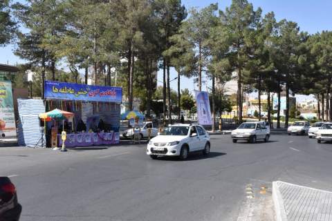 پایگاه های جشن عاطفه ها در میدان های شهر